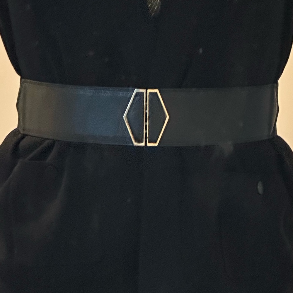 Elastic Waist Belt Faux Leather Front with Interlocking Geometric Buckle